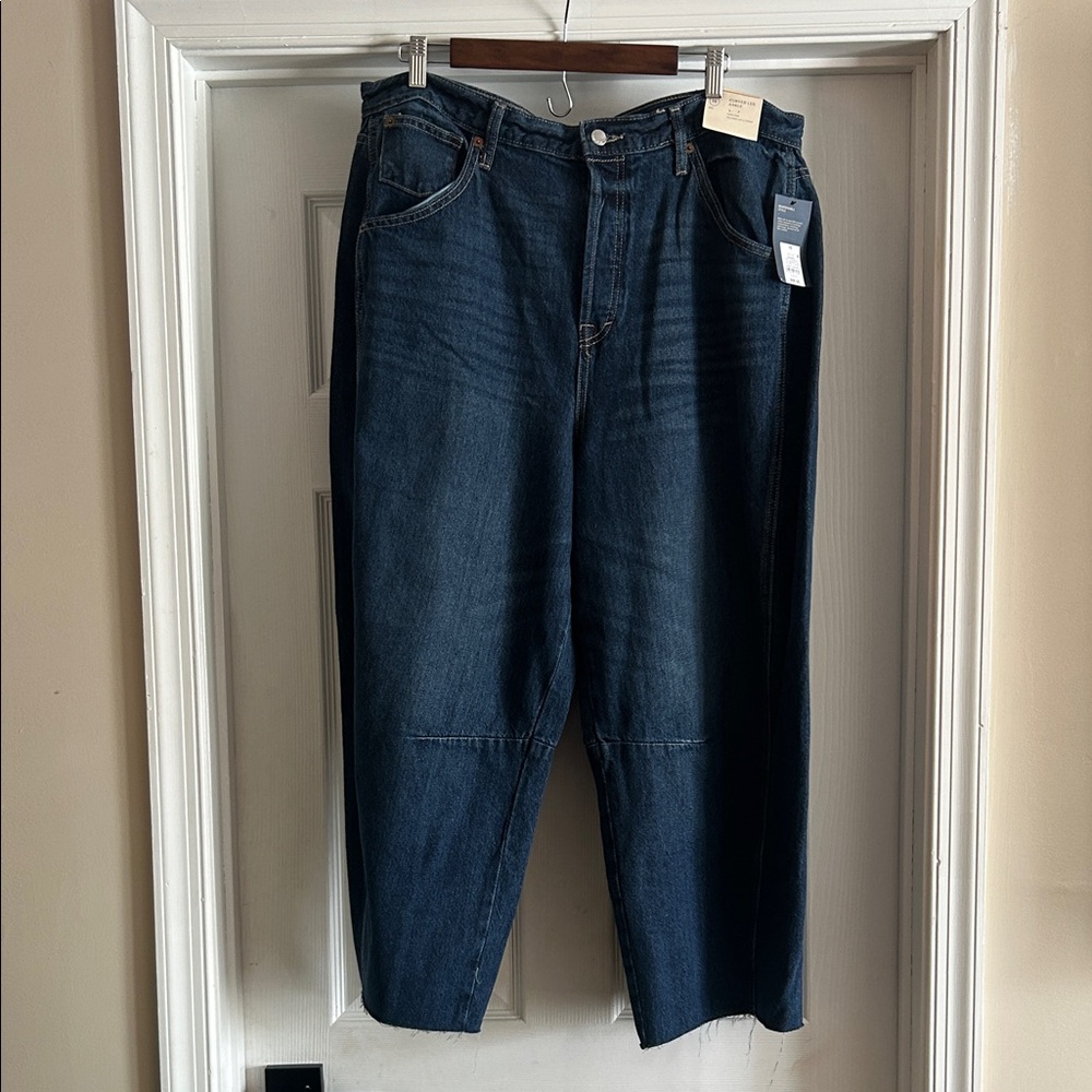 New Universal Thread High Rise Curved Dark Blue Denim Jeans